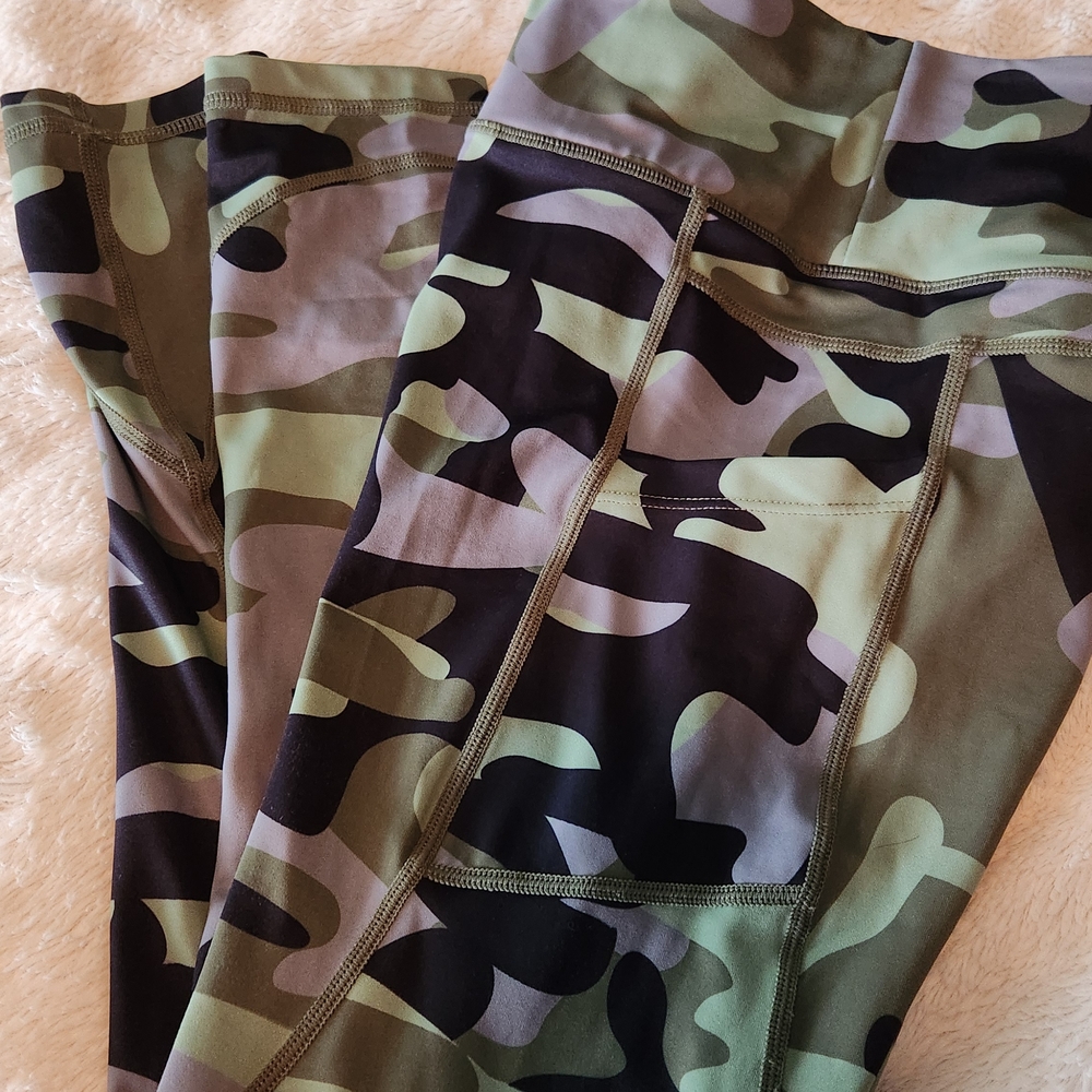 ZYIA Active Camouflage Leggings - Green and Black